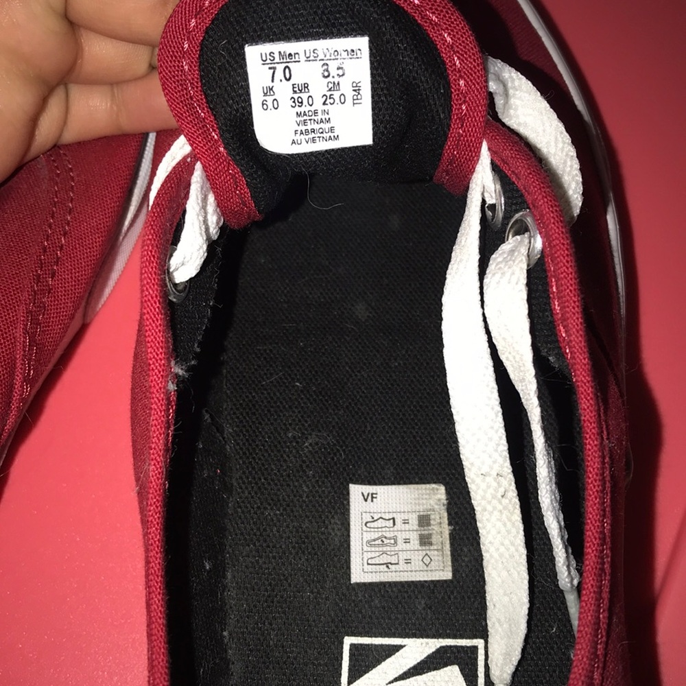 Red vans - Picture 3 of 3